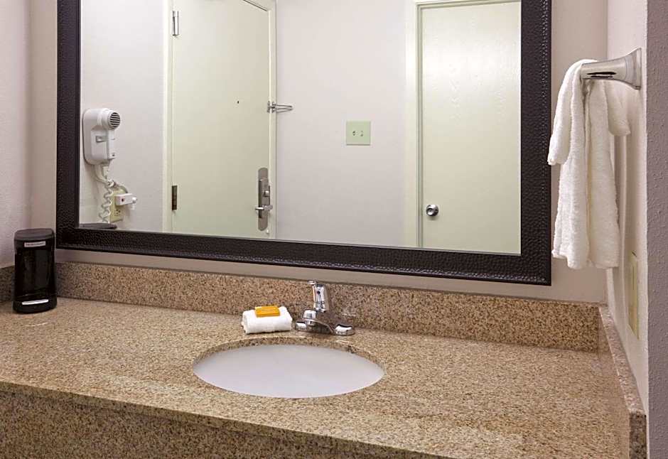 La Quinta Inn & Suites by Wyndham Sheboygan