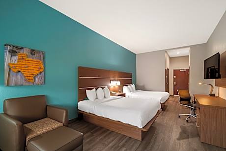 2 Queen Beds Non-Smoking Chair Microwave And Refrigerator Wi-Fi Full Breakfast