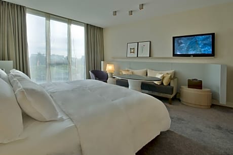 Superior Room, 1 King Bed, View (Club Level)