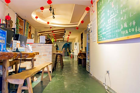 Mr. Panda International Youth Hotel