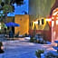 Hotel Medio Mundo