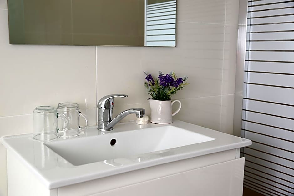 קיבוץ אילות - חדרי אירוח עם בריכה משותפת