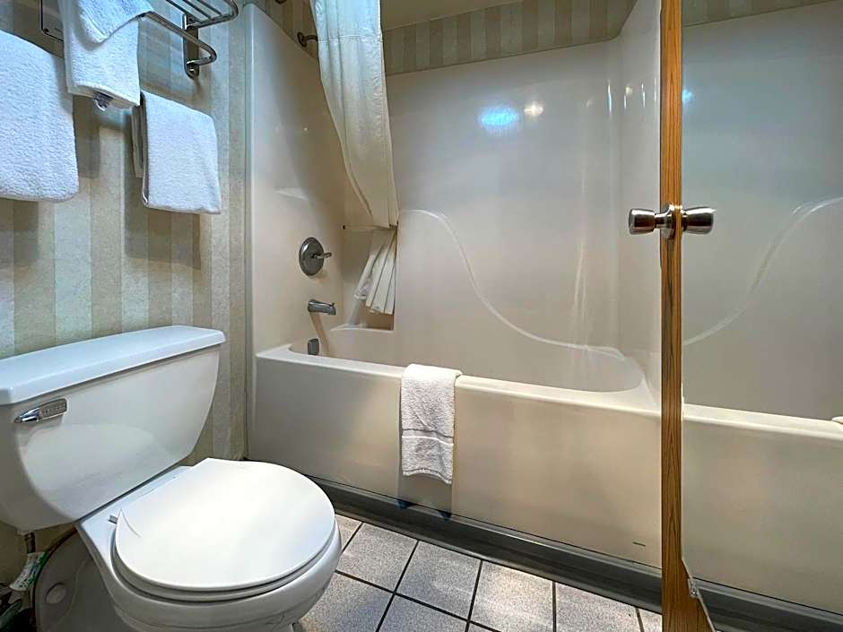 Quality Inn & Suites Gibsonia - Pittsburgh North