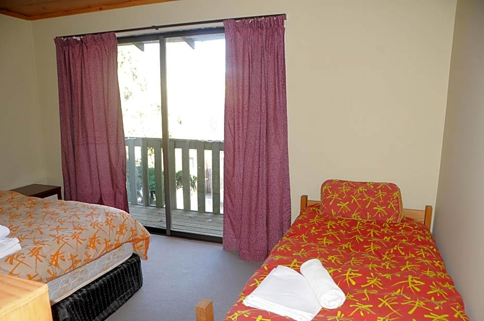 Snowgate Motel + Apartments