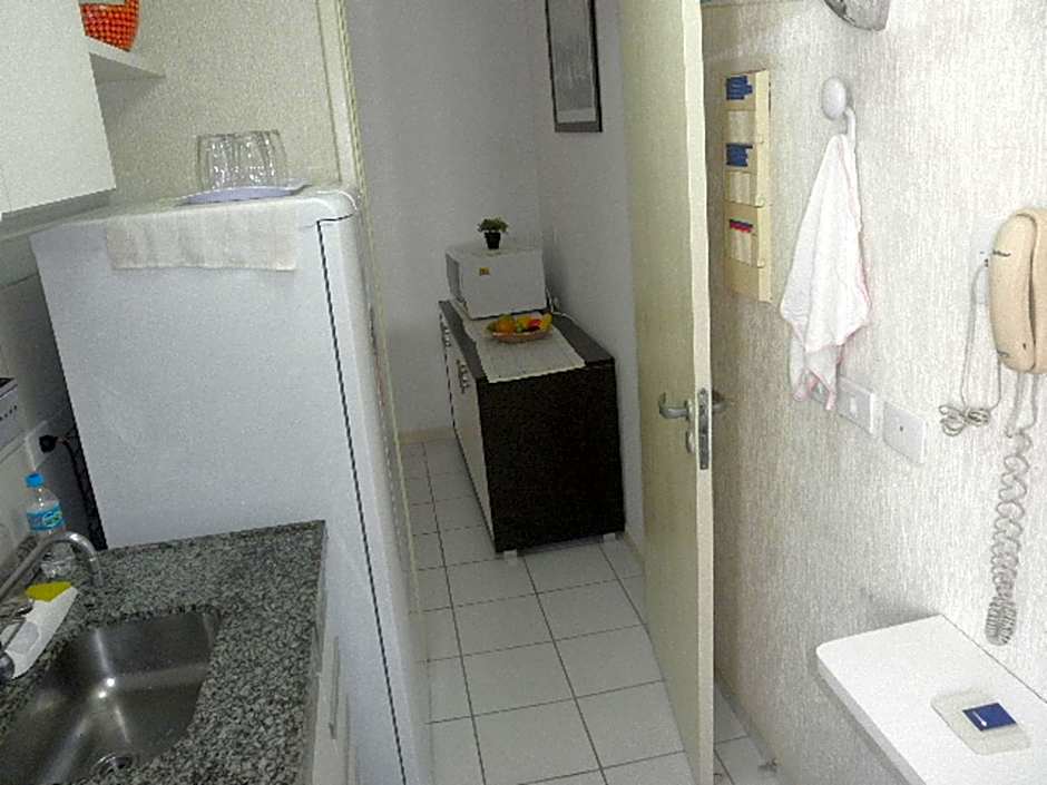 NA BEIRA MAR DE PAJUCARA - EDIFICO NEO 2- APARTAMENTO COM 02 QUARTOS - POSSUI VARANDA- VISTA LATERAL DO MAR- AVENIDA DOUTOR ANTONIO GOUVEIA 1081- CONSUMO ELETRICO É PAGO No CKECK-OUT 1KWH É 1,35 REIAS -TEM TELA DE PROTEÇÃO-