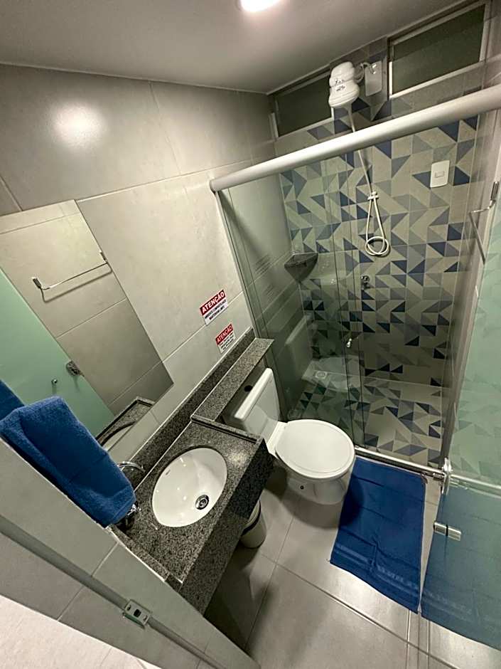 Quarto privativo com banheiro compartilhado em Pousada recém construída,a 500mts do pátio do forró