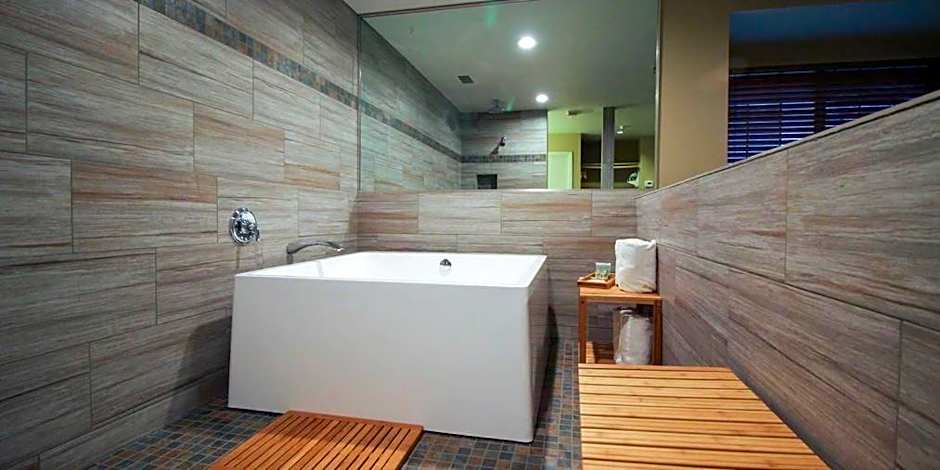 Postmarc Hotel and Spa Suites