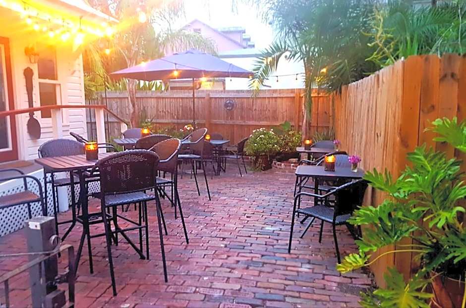 44 Spanish Street Inn