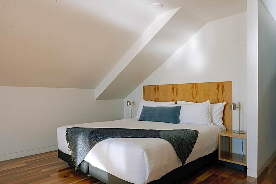 Salamanca Wharf Hotel