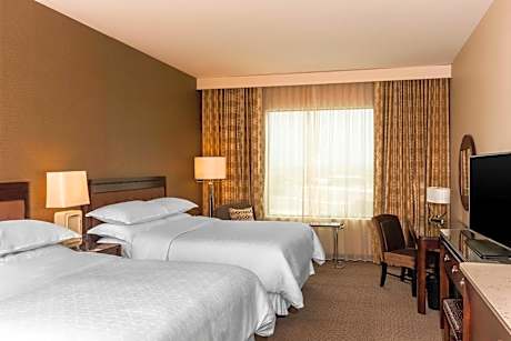 Guest room, 2 Queen, Sofa bed, Pool view, Balcony