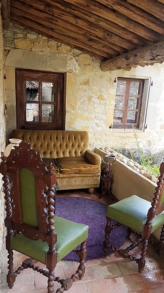 Suite Médiévale 40m2 chambre d' hôte du Mas Fabrègue