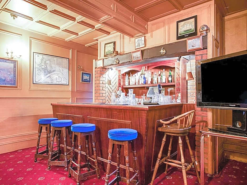 OYO The Rowers Hotel