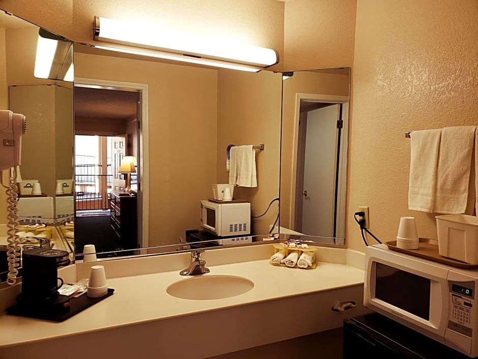 Days Inn by Wyndham Richmond/South