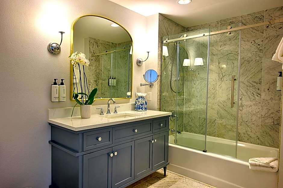 voco St. James Hotel by IHG