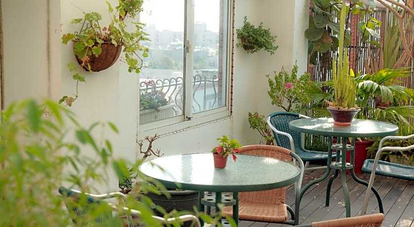 Cambridge Hotel Yung Kong