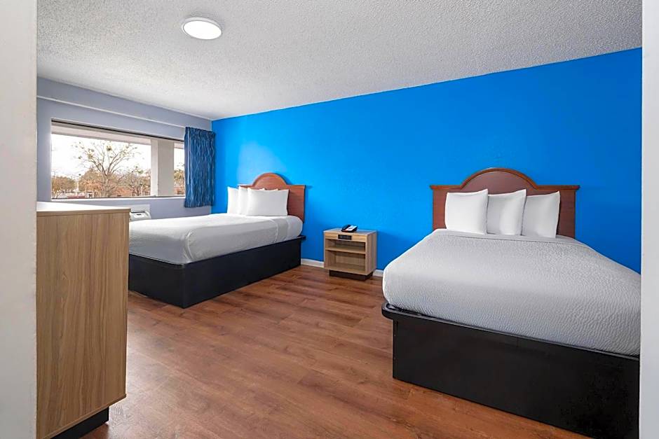 Super 8 by Wyndham Portsmouth - Norfolk