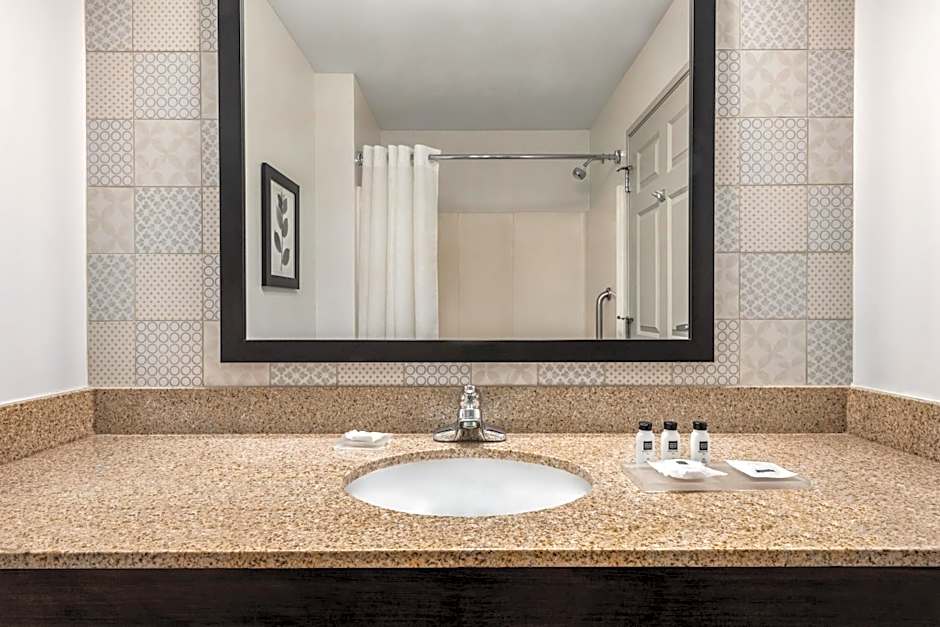 Country Inn & Suites by Radisson, Green Bay East, WI