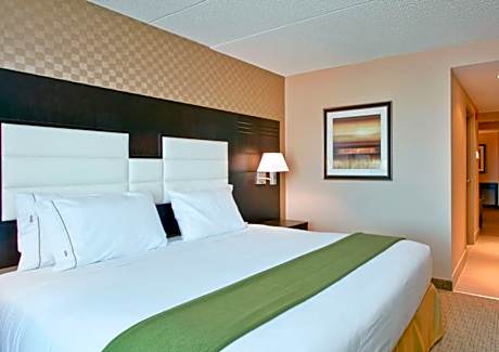 Holiday Inn Express & Suites Ottawa West - Nepean by IHG