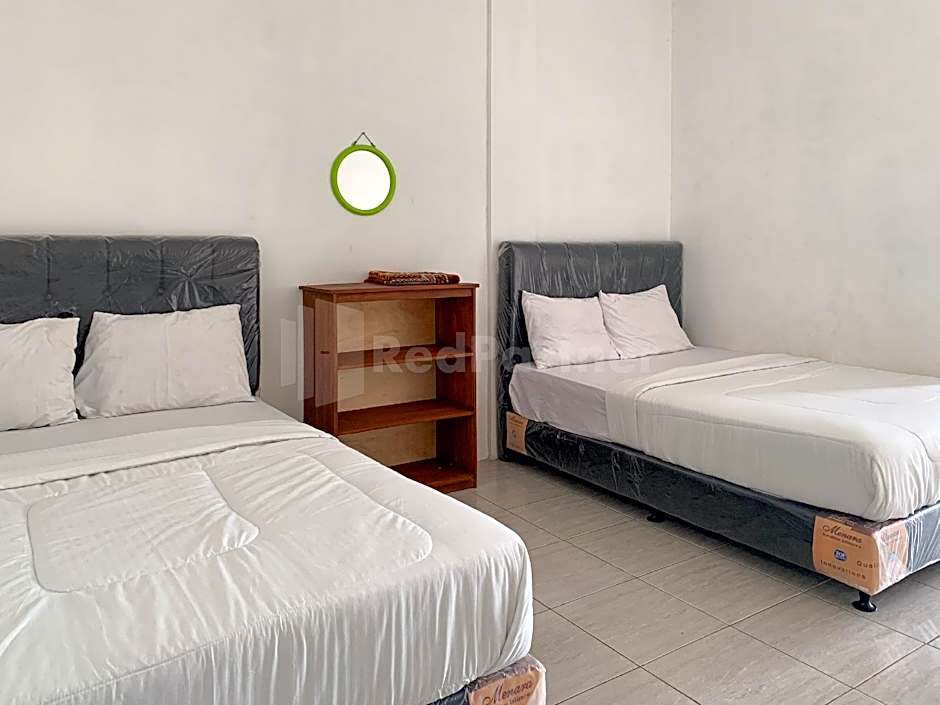 RedDoorz @ Pantai Sayangheulang