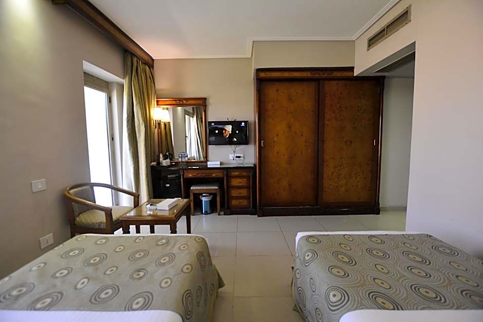 Green Leaves Hotel