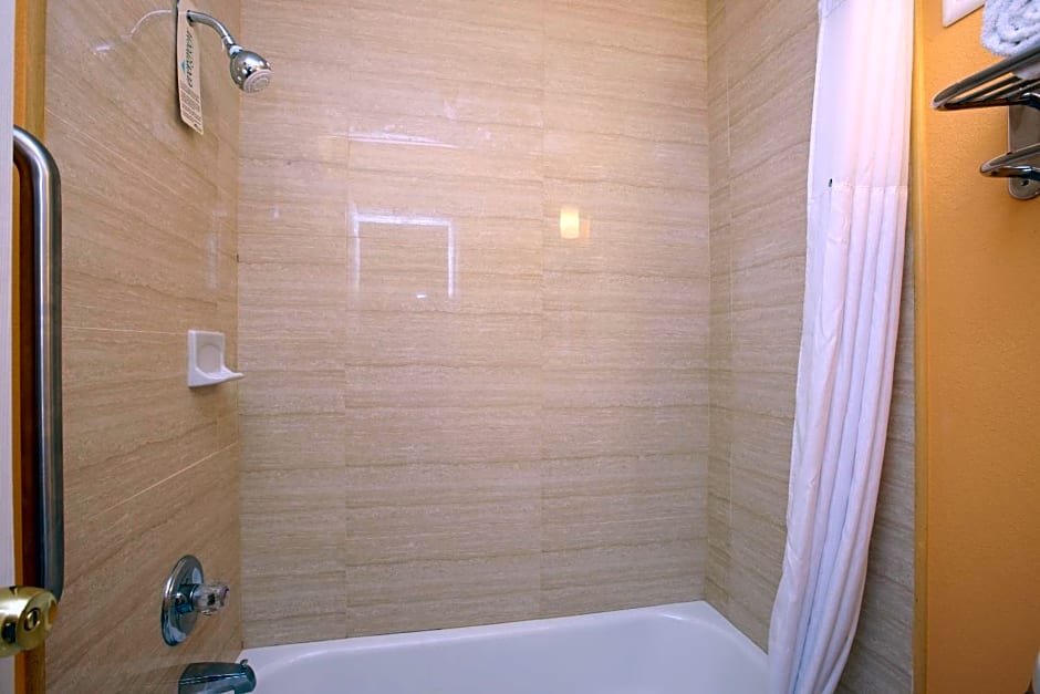 BLUE SKY INN Glens Falls-Saratoga-Lake George