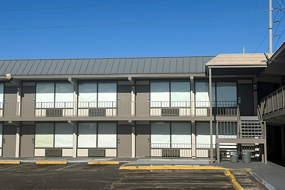 Super 8 by Wyndham Birmingham Downtown