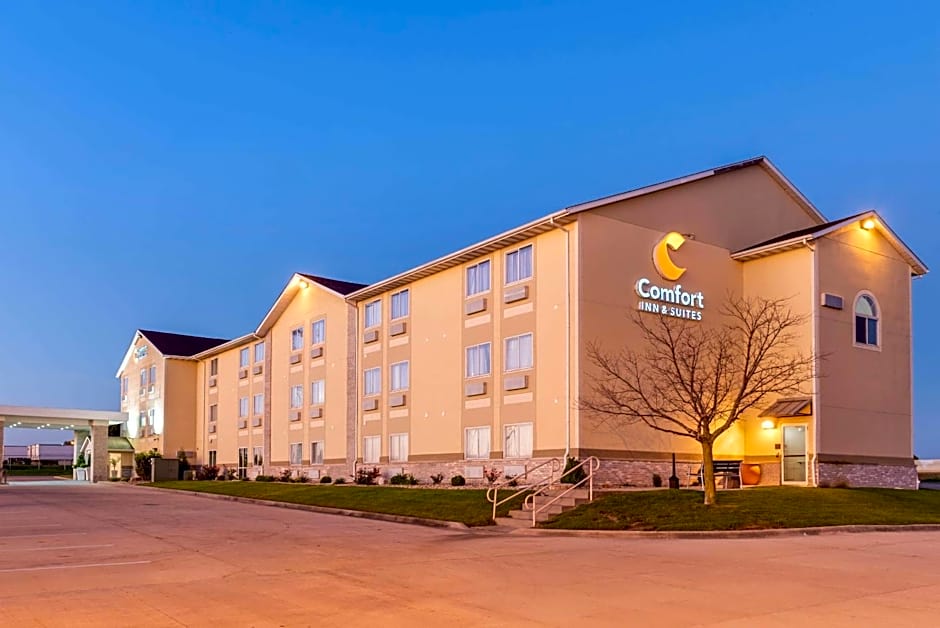 Comfort Inn & Suites near Route 66