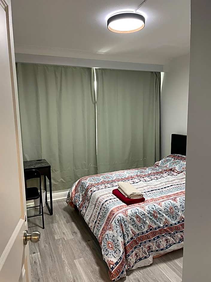Toronto Full Bed in a Room - Midtown