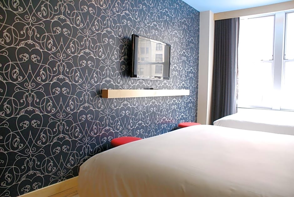Tryp by Wyndham Times Square South