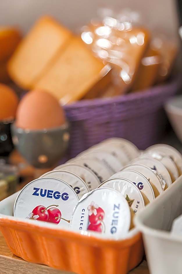 Domus Domas & Boutique - Golden Keys Collection