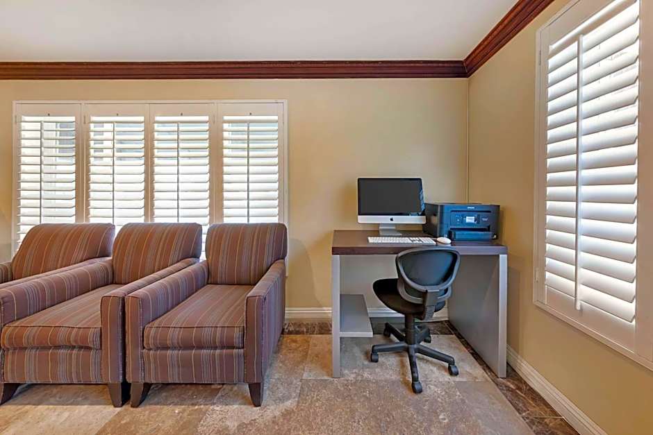 Best Western Harbour Inn & Suites Huntington - Sunset Beach