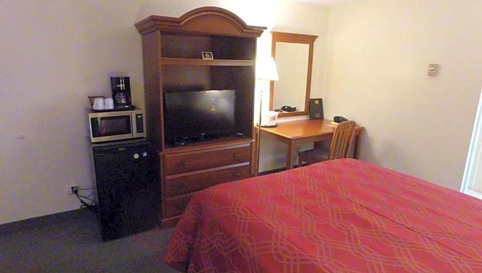 Econo Lodge Inn & Suites