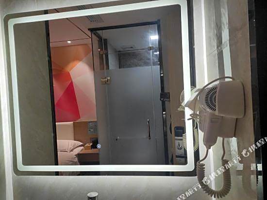 Guangzhou Longxiang Wisdom Hotel (Gangding Subway Station)