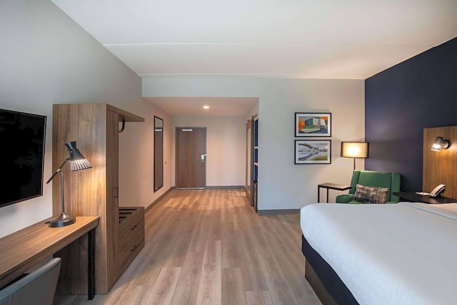 La Quinta Inn & Suites by Wyndham Chattanooga Downtown/South