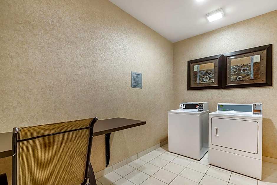 Best Western Plus Lytle Inn And Suites