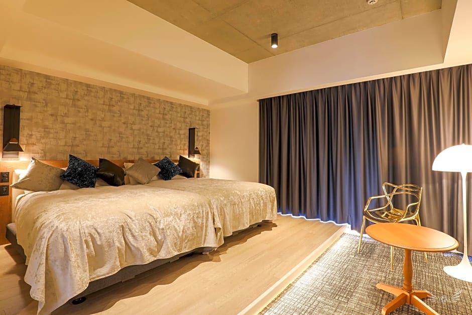 FFFFFF Hotel