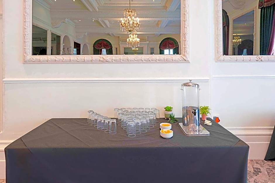 Bristol Grand Hotel By Sunday