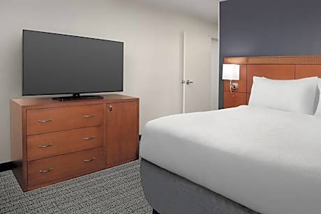 One-Bedroom King Suite with Courtyard View, Balcony and Sofa Bed