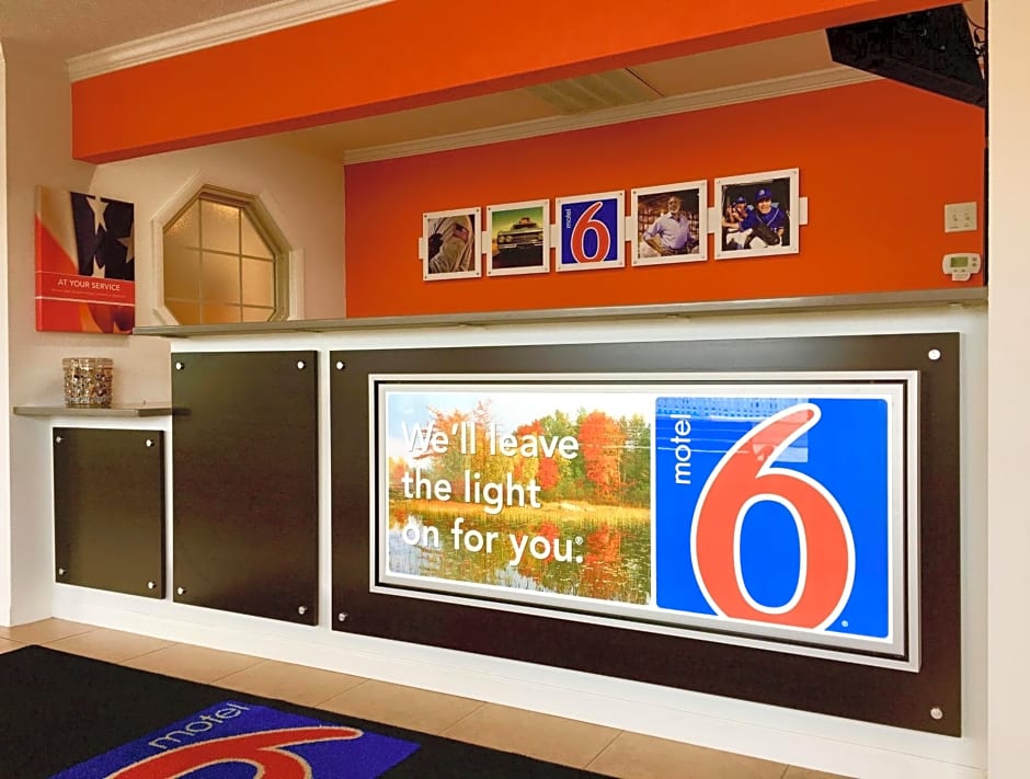 Motel 6 Hillsville, VA