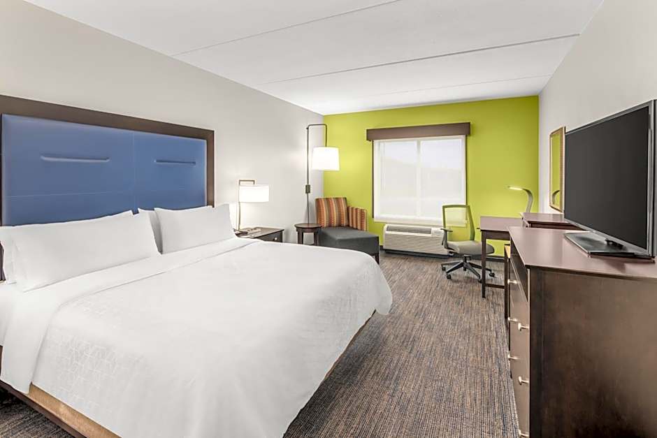 Holiday Inn Express & Suites Wilmington-Newark by IHG