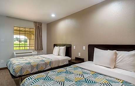 2 Full Beds | Mobility Access RI Shower Nsmk