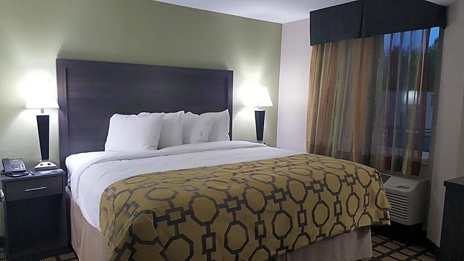 Baymont by Wyndham Clarksville