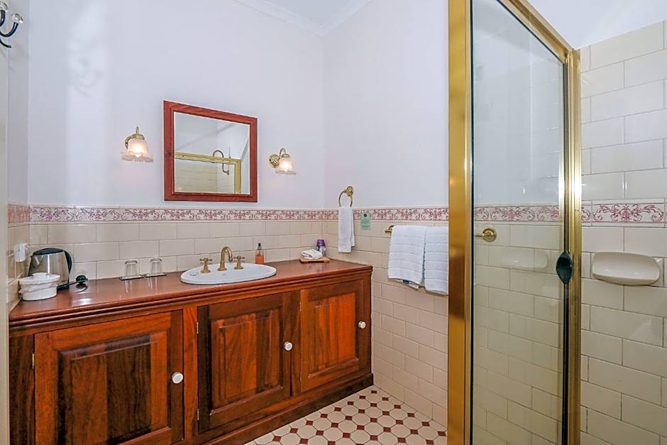 Rosebridge House Bed & Breakfast