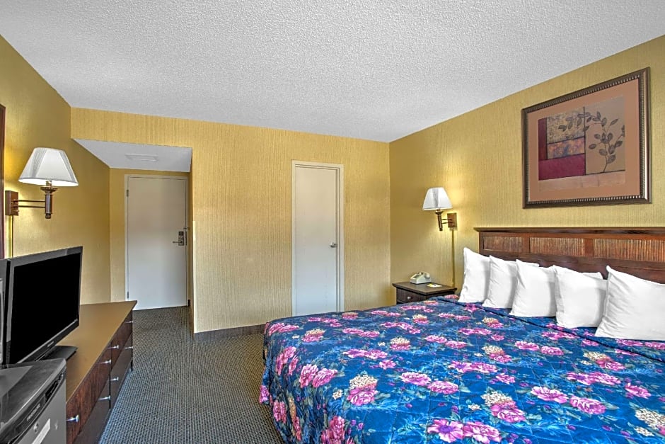 Days Inn by Wyndham Auburn/Finger Lakes Region