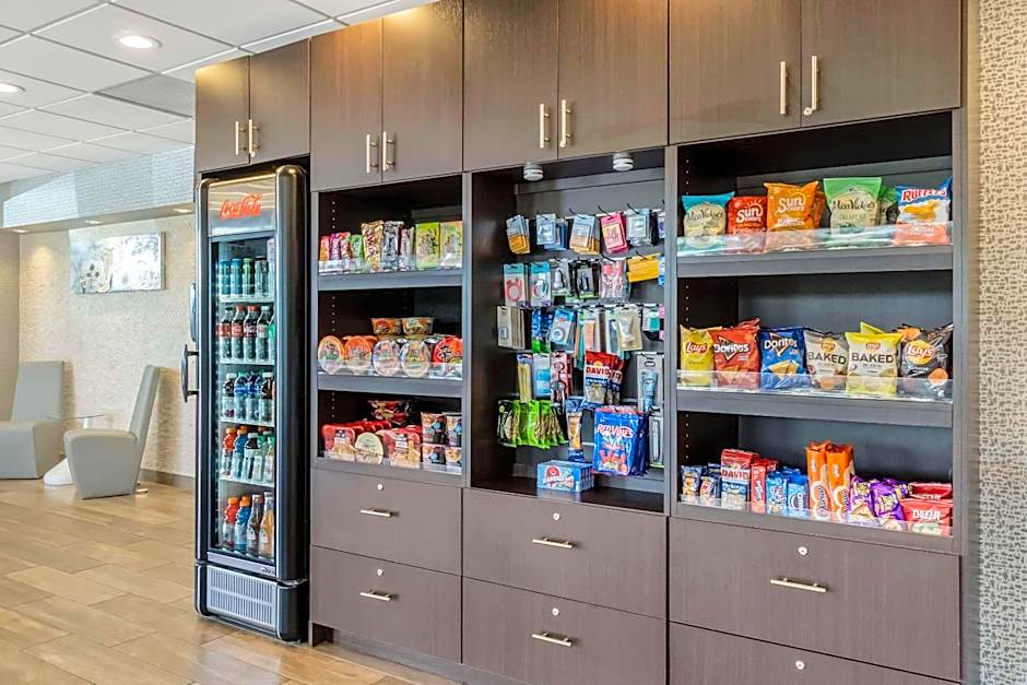 Comfort Inn & Suites Pacific - Auburn