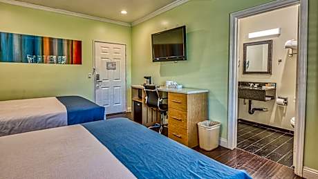Deluxe Queen Room with Two Queen Beds
