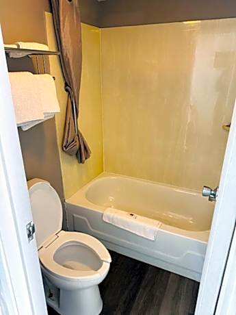 King Room - Disability Access - Non-Smoking