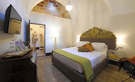 Queen Suite with Spa Bath