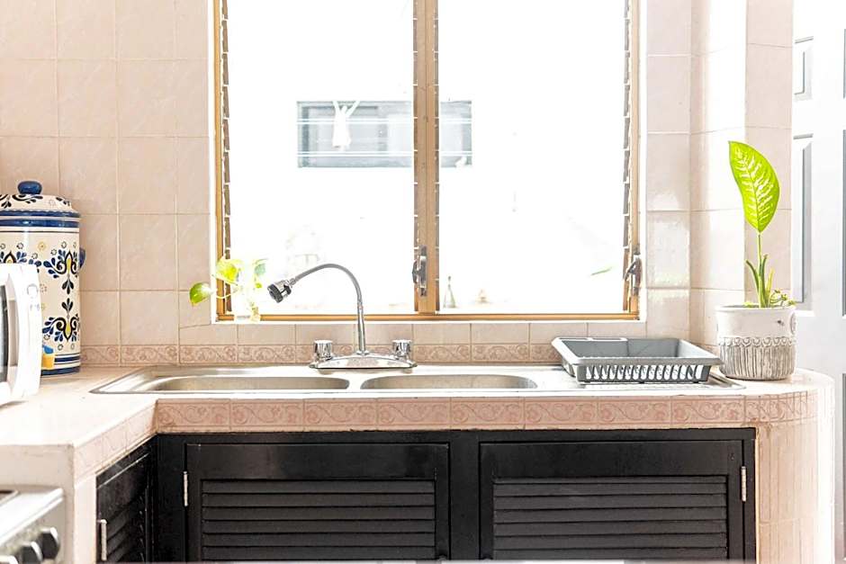 Spacious Room with Ensuite and Work Desk