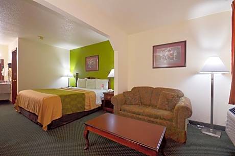 King Suite - Non-Smoking